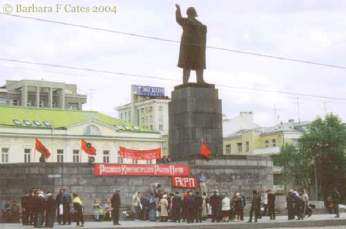 Lenin with the faithful, 1905 Square